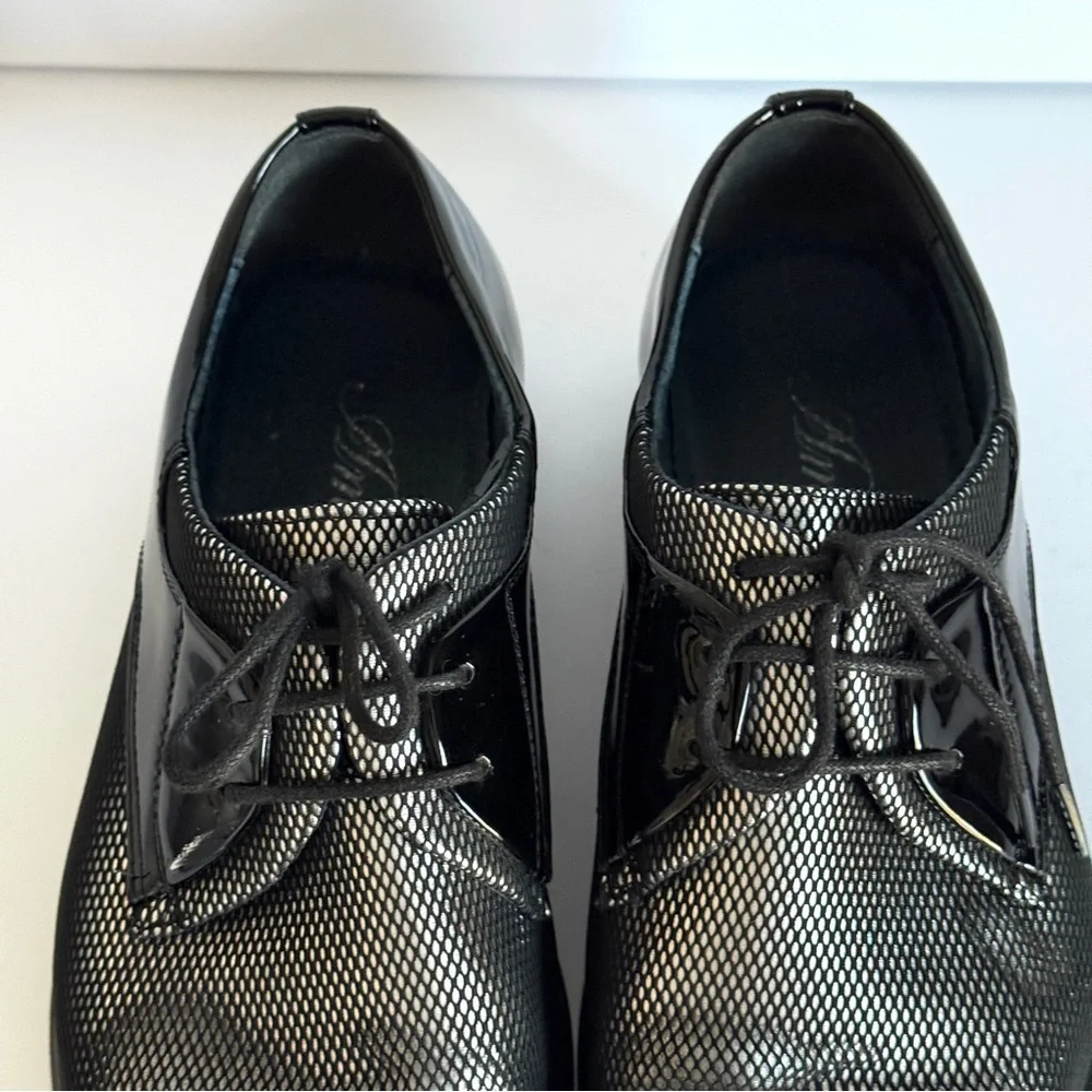 Amali Men’s Silver Fishnet Tuxedo Oxford Dress Shoe Black Patent Cap Toe Size 9. - Picture 6 of 13